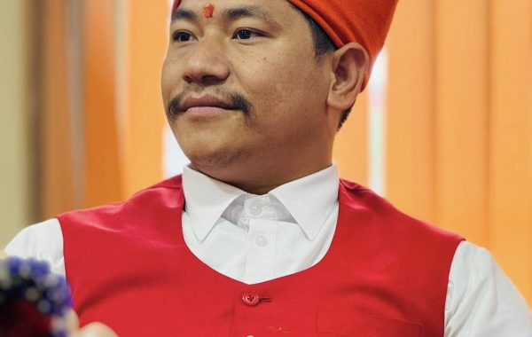 संघर्षदेखि सेवा र साधनासम्म: झाँक्री प्रकाश भुजेलको प्रेरणादायी जीवन यात्र