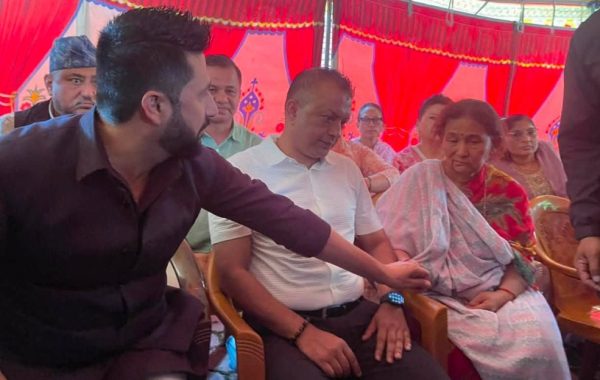 सानेपास्थित कांग्रेस पार्टी कार्यालय पुगे रास्वपा सभापती लामिछाने