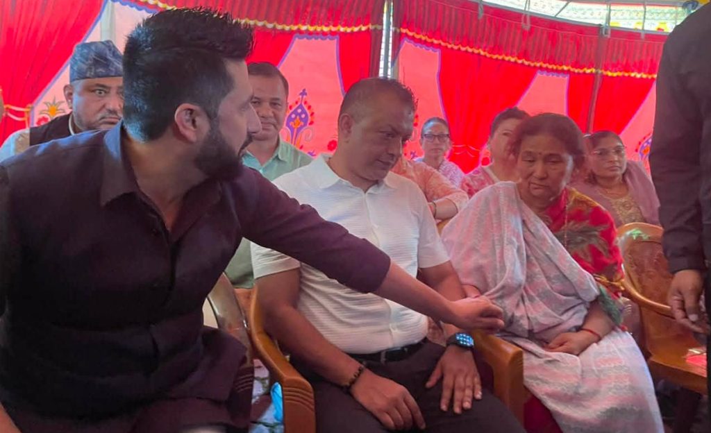 सानेपास्थित कांग्रेस पार्टी कार्यालय पुगे रास्वपा सभापती लामिछाने
