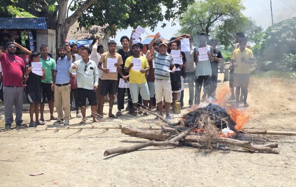 प्रधानमन्त्री र गृहमन्त्रीविरुद्ध सिराहमा विरोध प्रदर्शन