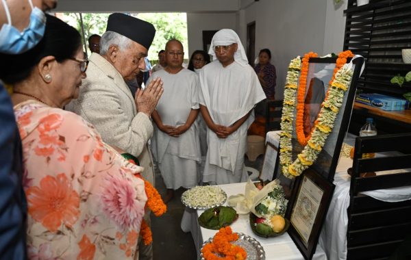 निवासमै पुगेर राष्ट्रपतिले दिए कांग्रेस नेता श्रेष्ठलाई श्रद्धाञ्जली