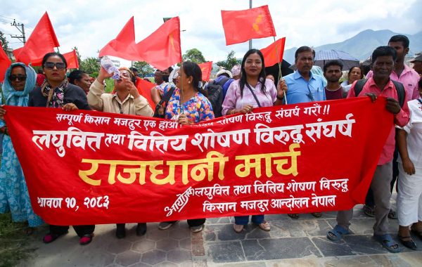 लघुवित्तको कर्जा खारेज गर्नुपर्ने मागसहित लघुवित्त पीडितहरूले गरे आन्दोलन
